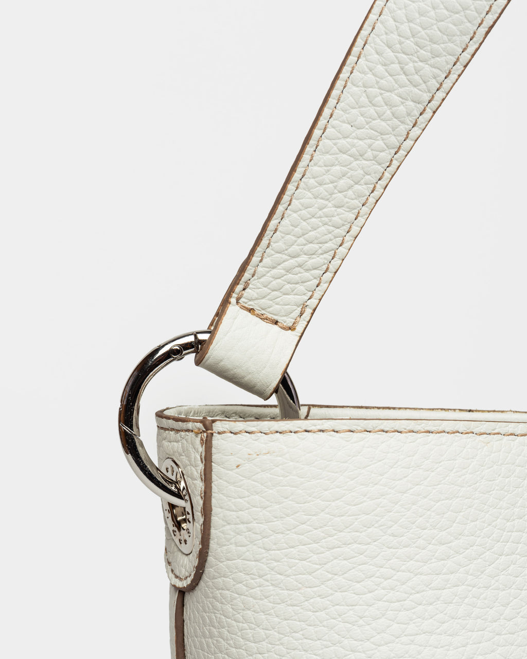 Cartera al hombro Anya en cuero graneado