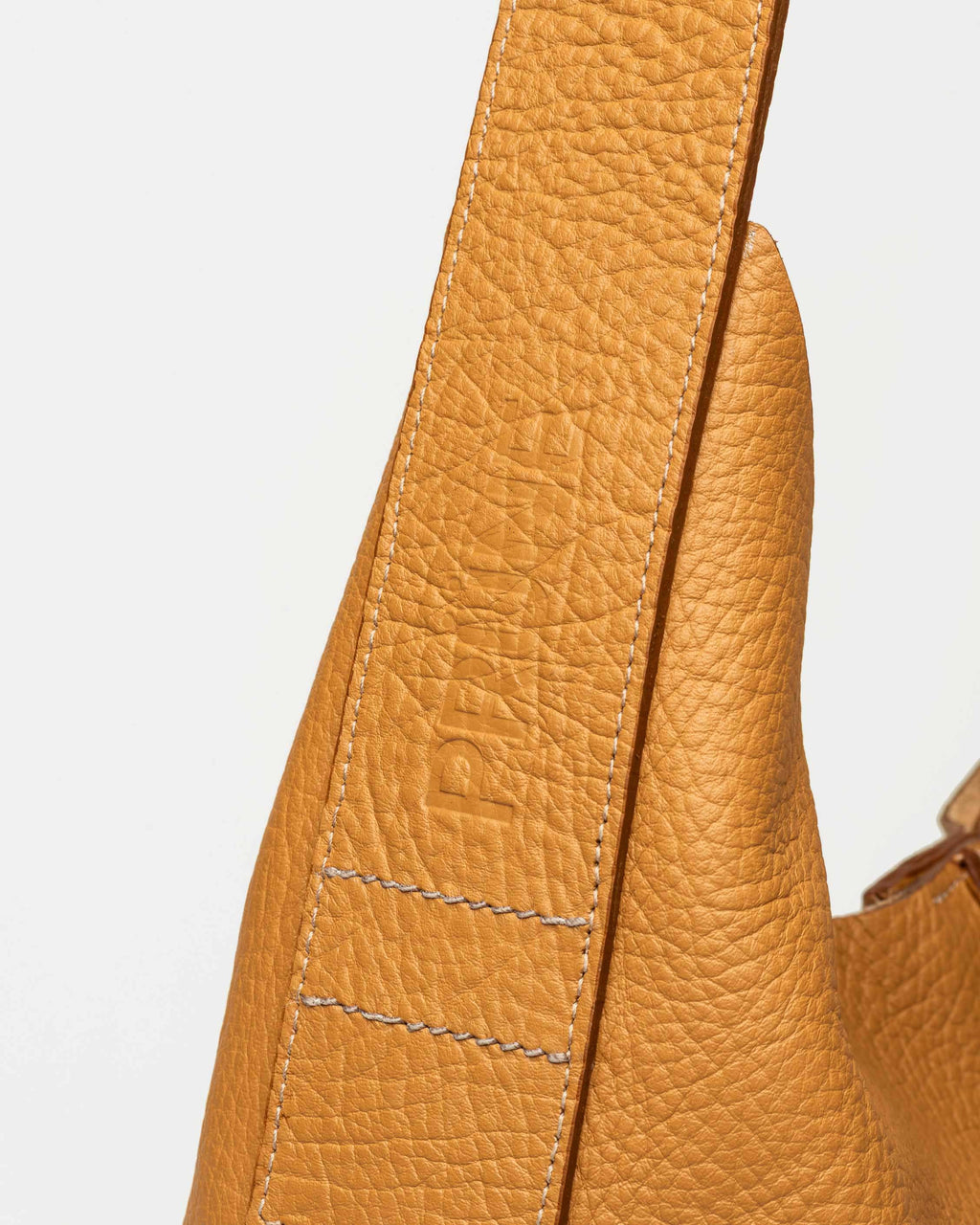 Bolso Tanner en cuero graneado