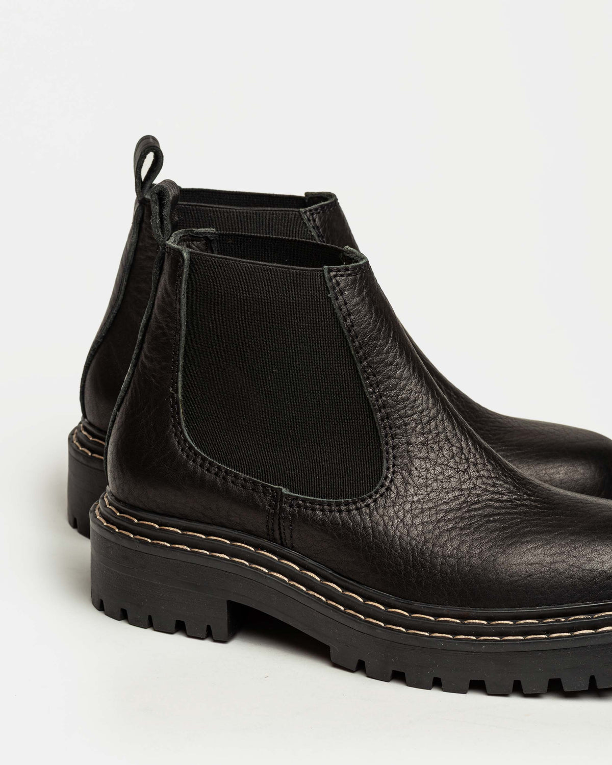 Bota caña media Liverpool en cuero graneado