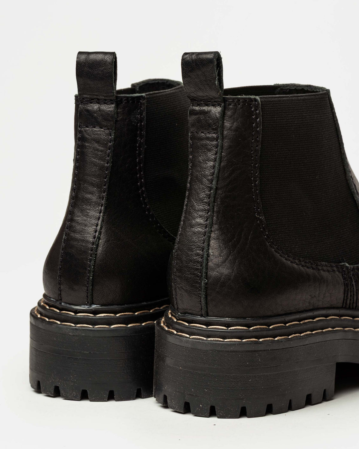 Bota caña media Liverpool en cuero graneado