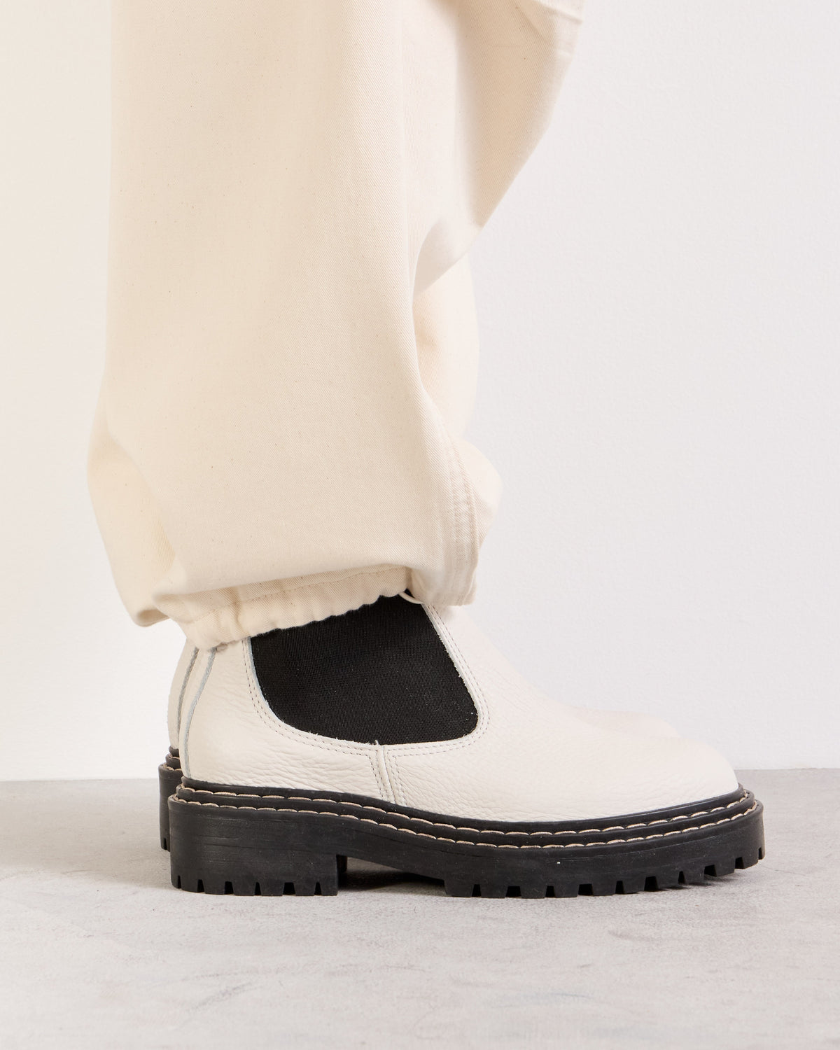 Bota caña media Liverpool en cuero graneado