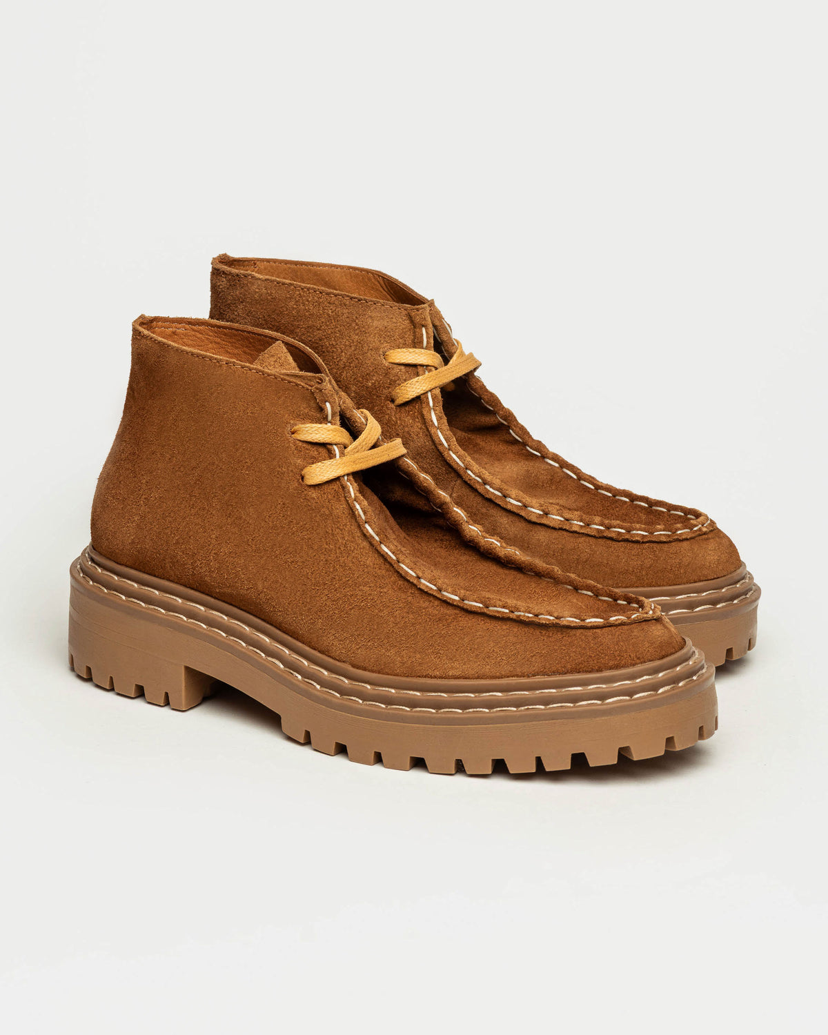 Borcego James en gamuza