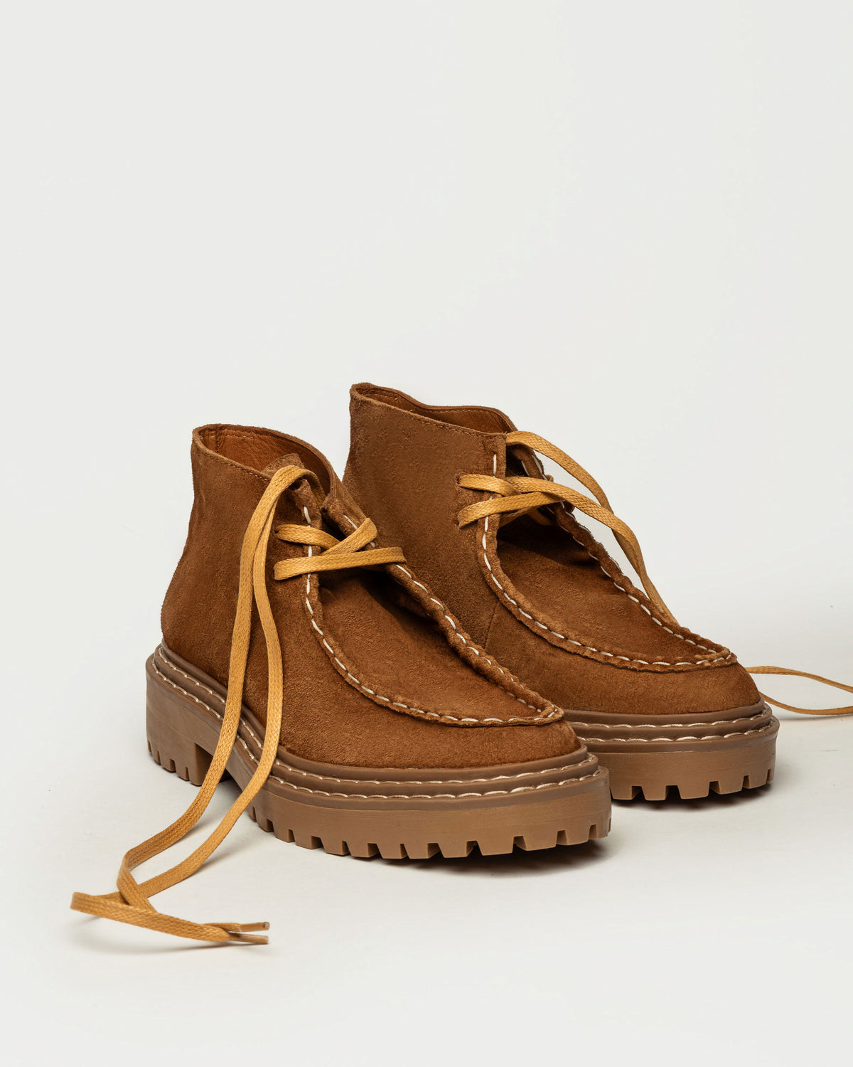 Borcego James en gamuza
