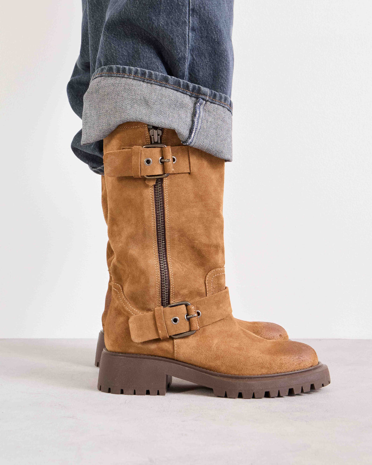 Bota caña media Leeds en gamuza