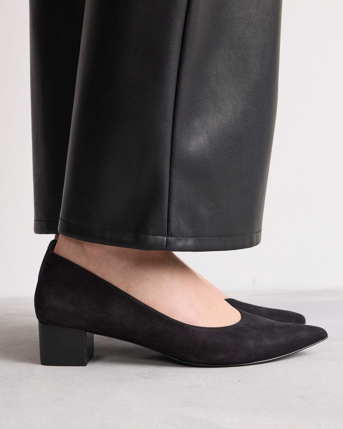 Stiletto Alanis en cuero nobuk