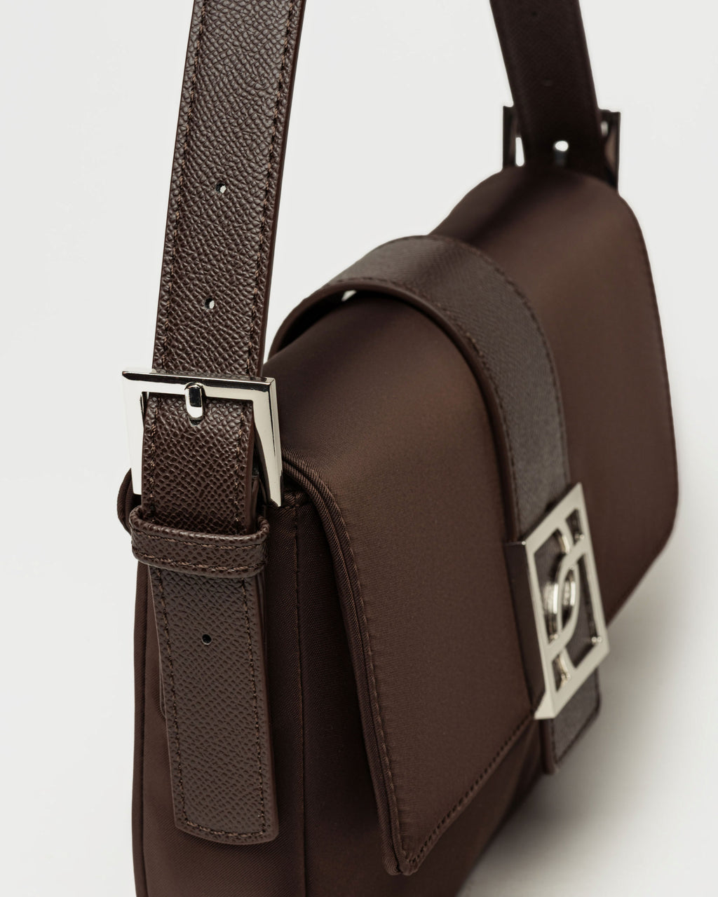 Cartera al hombro Signature en nylon