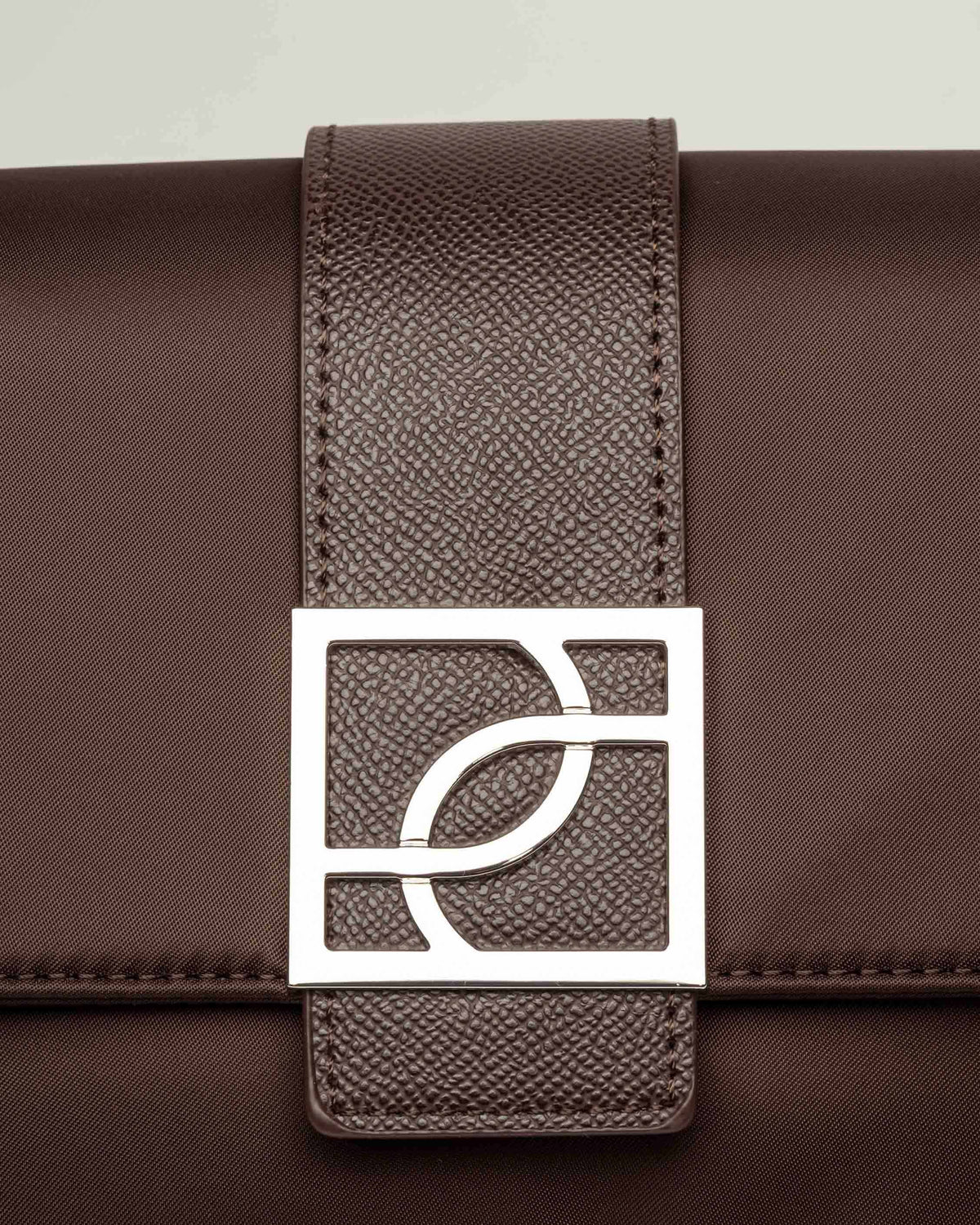 Cartera al hombro Signature en nylon