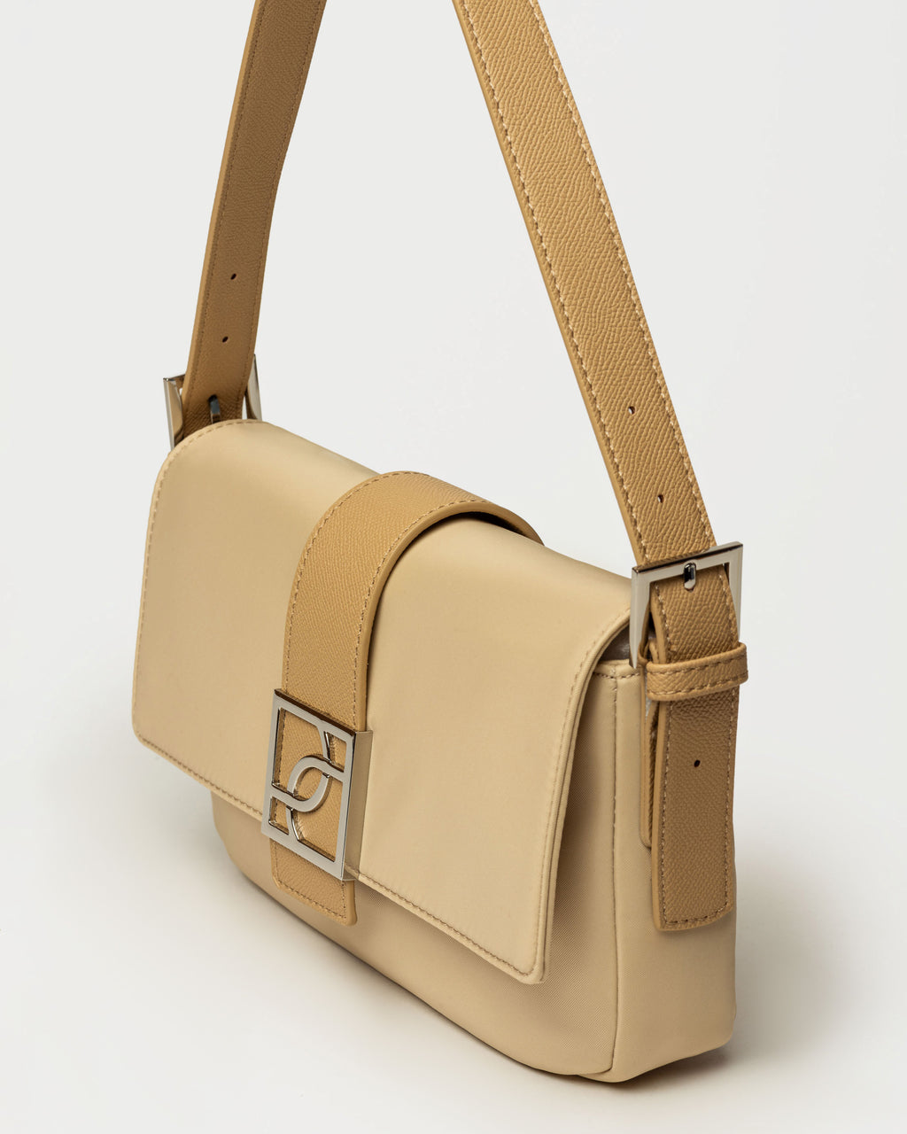 Cartera al hombro Signature en nylon
