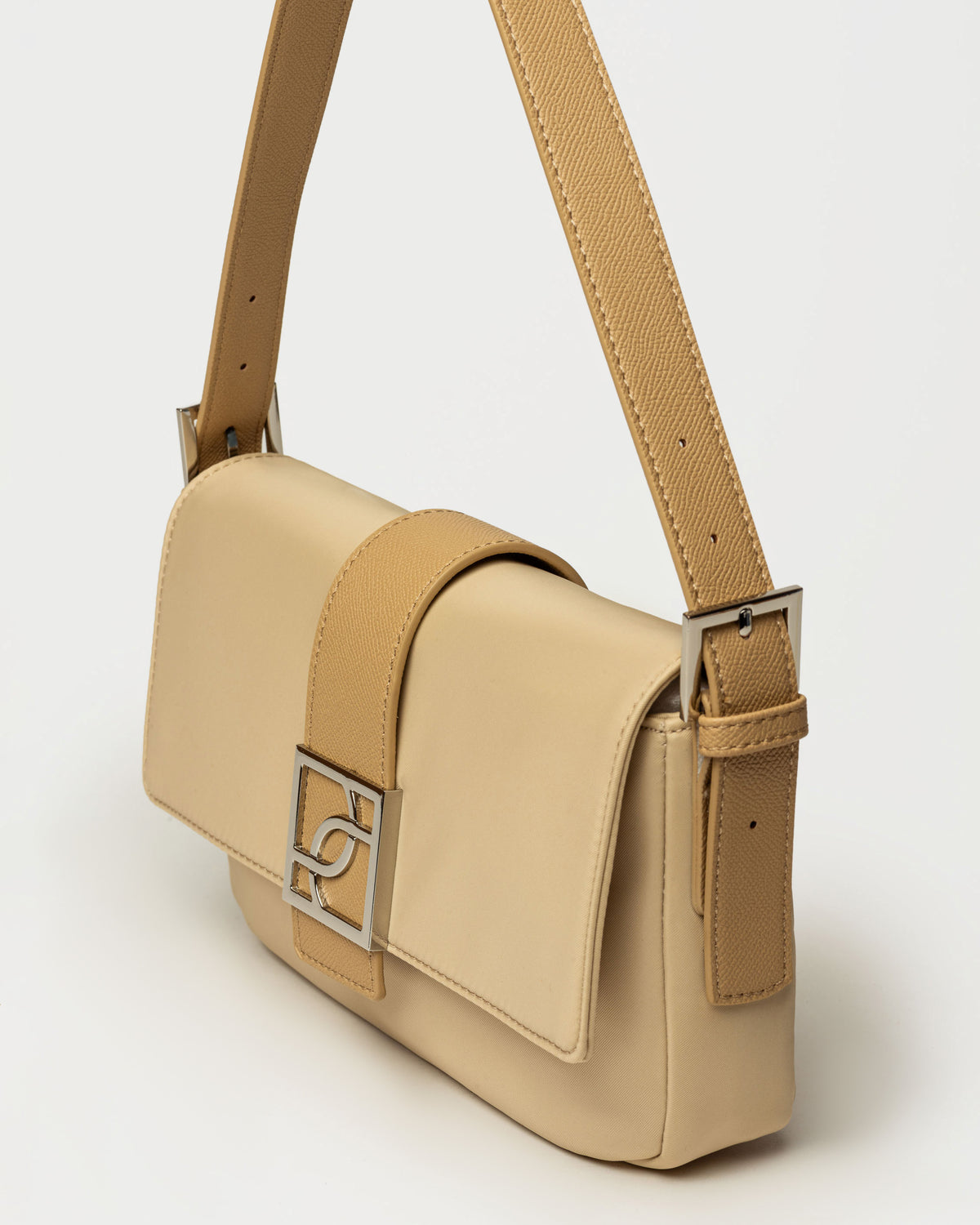 Cartera al hombro Signature en nylon