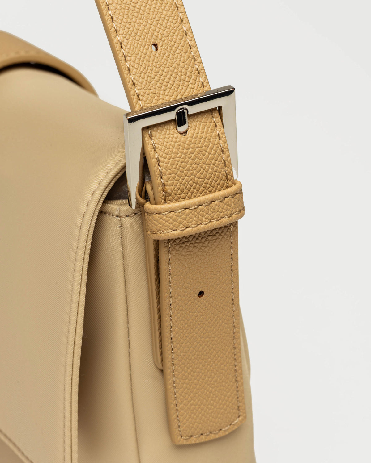 Cartera al hombro Signature en nylon