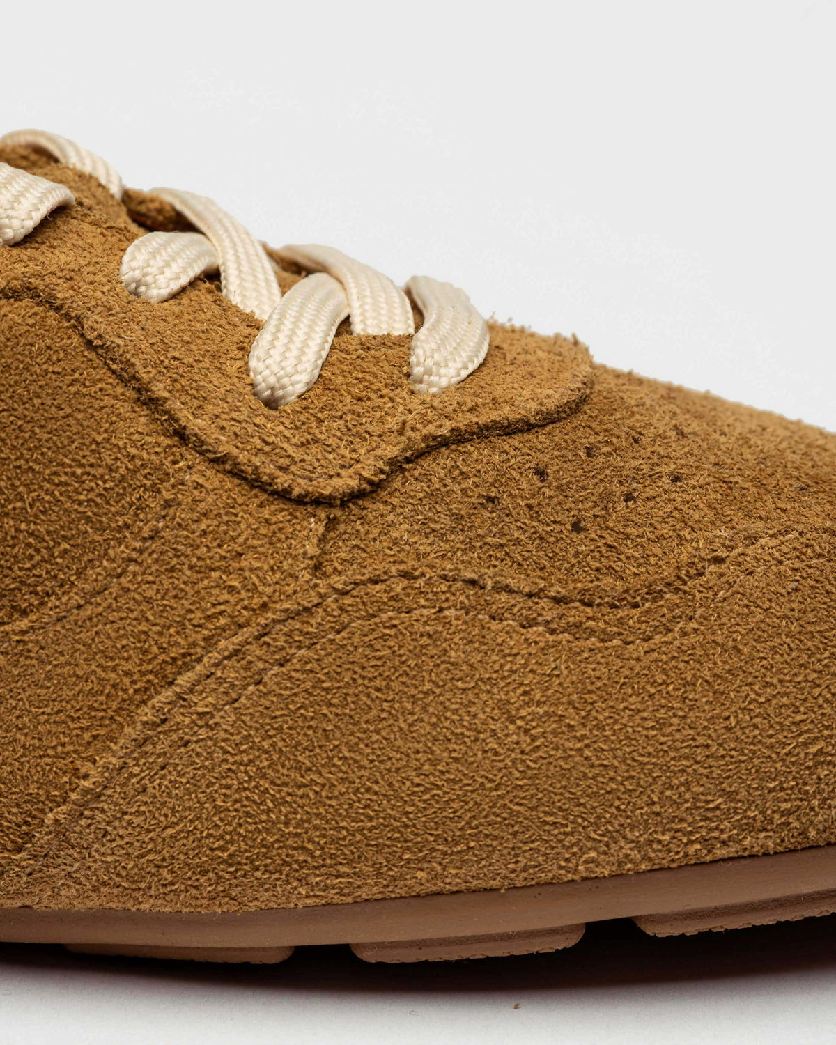 Sneaker Celeste en cuero gamuza