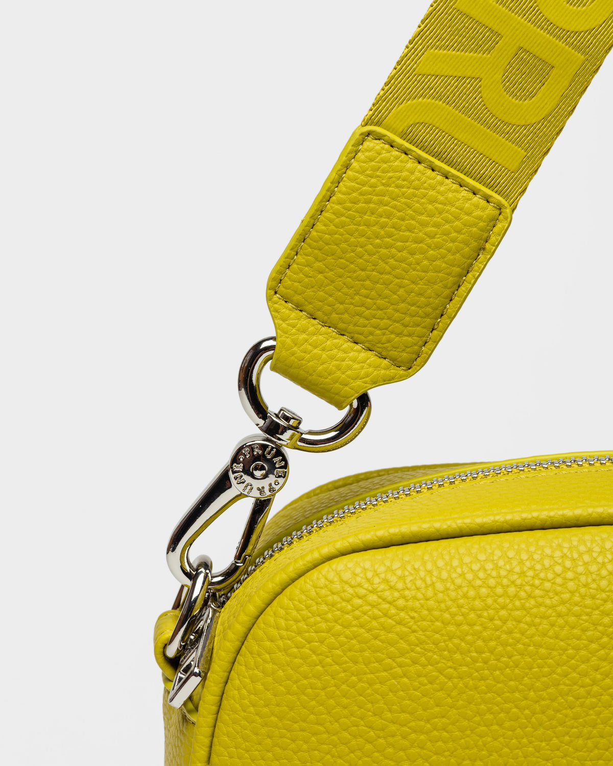 Bandolera Hazel en efecto cuero