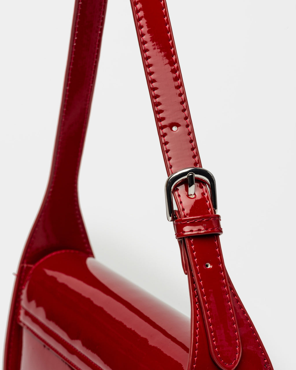 Cartera al hombro Leaf en efecto charol