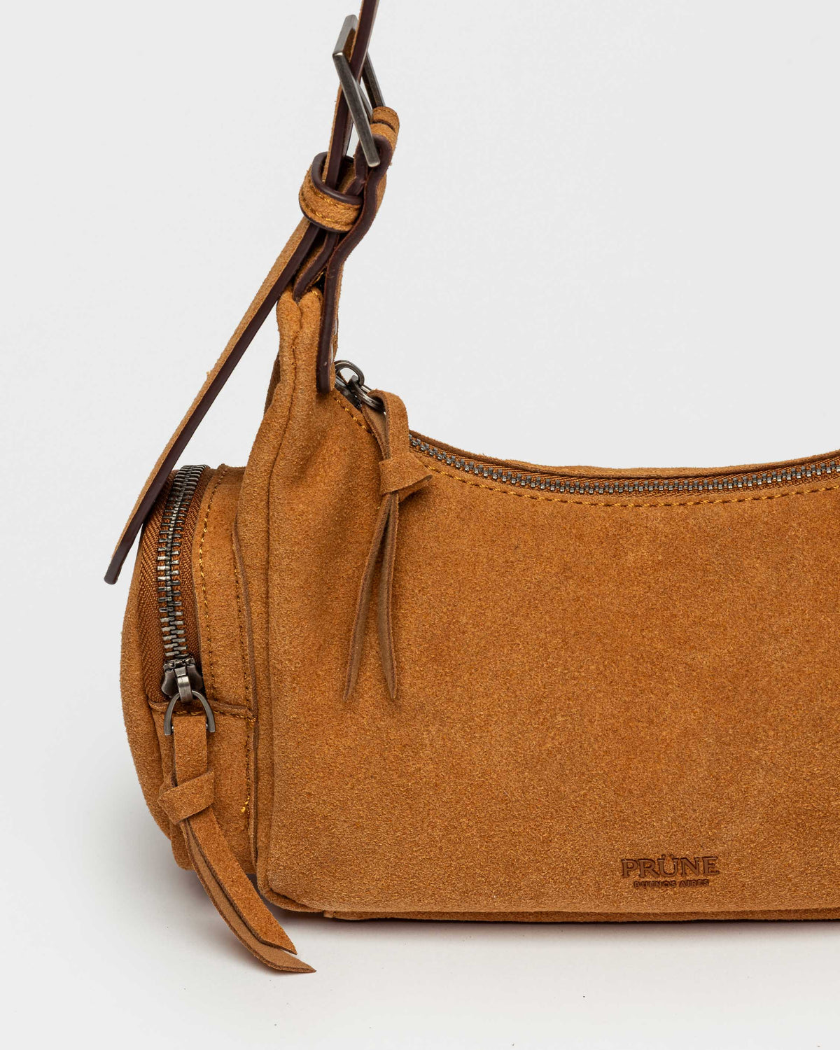 Cartera al hombro Sky en efecto gamuza