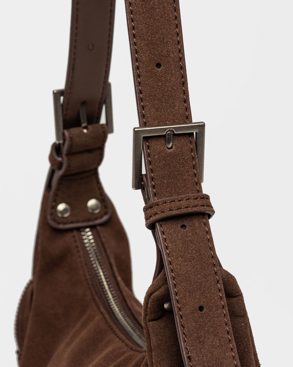 Cartera al hombro Sky en efecto gamuza