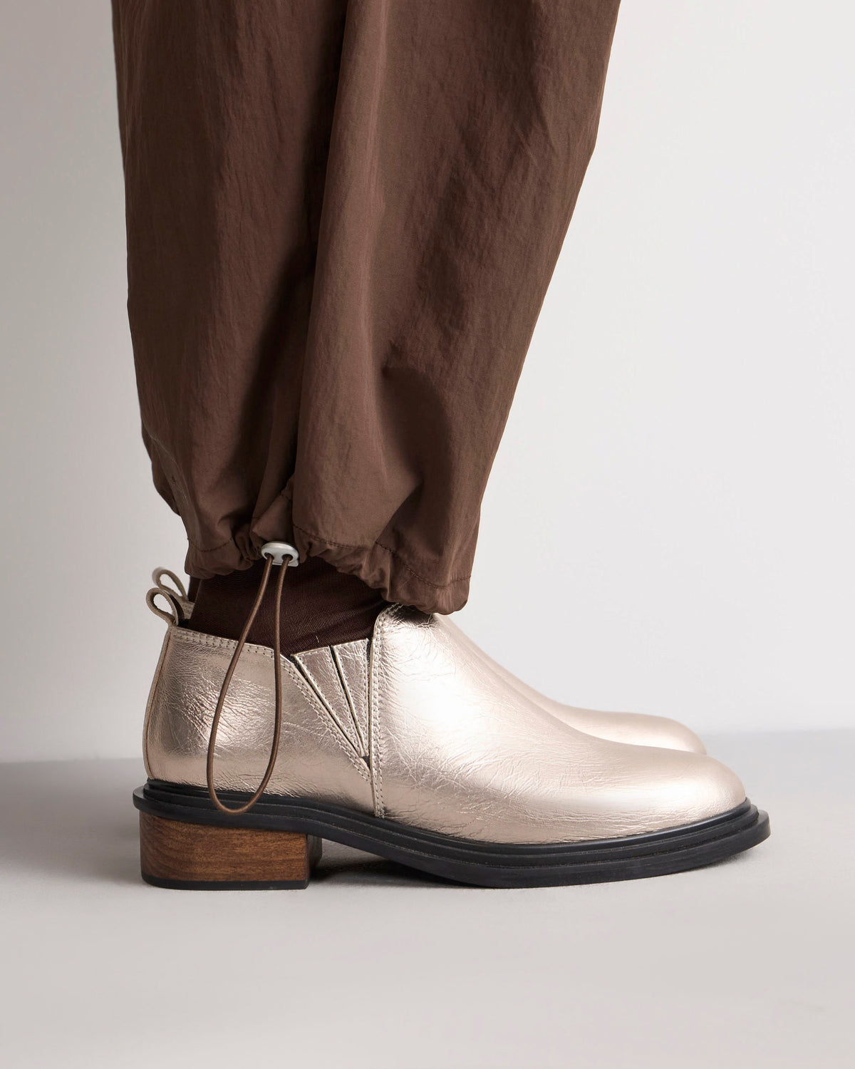 Bota caña baja Parker en cuero metalizado