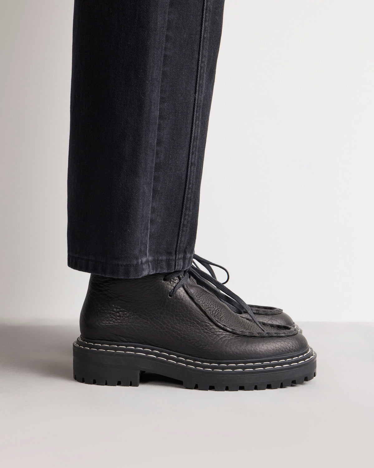 Borcego James en cuero graneado
