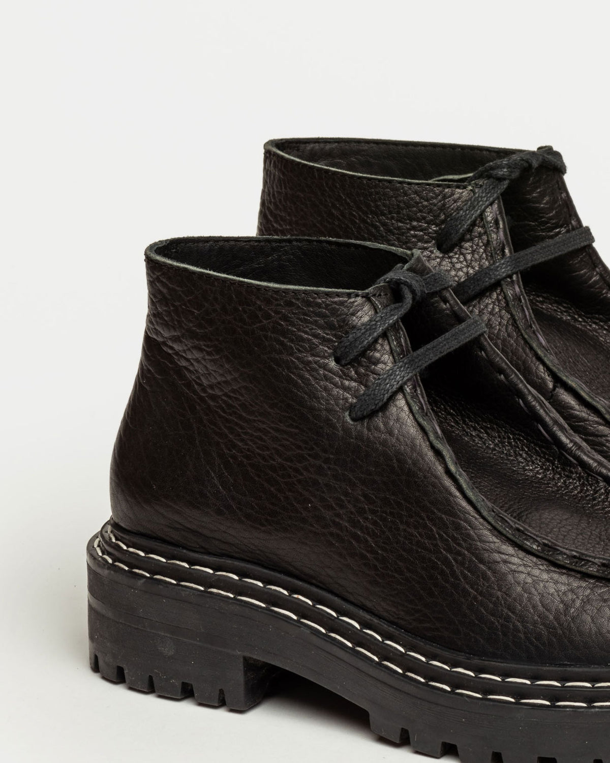 Borcego James en cuero graneado